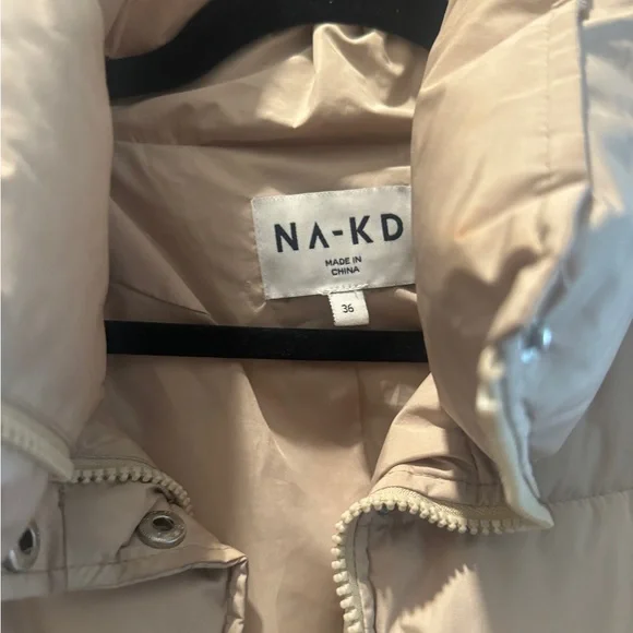 Tan cropped puffer jacket - Picture 2 of 2